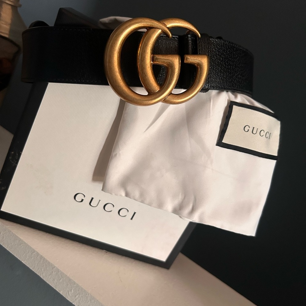 Gucci Women's Belt in Black with Gold GG Buckle - Picture 2 of 3